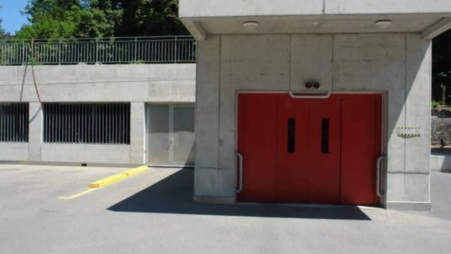 Place de parking souterraine à louer - Hofstettenstrasse 1b, 3600 Thun - Photo 4