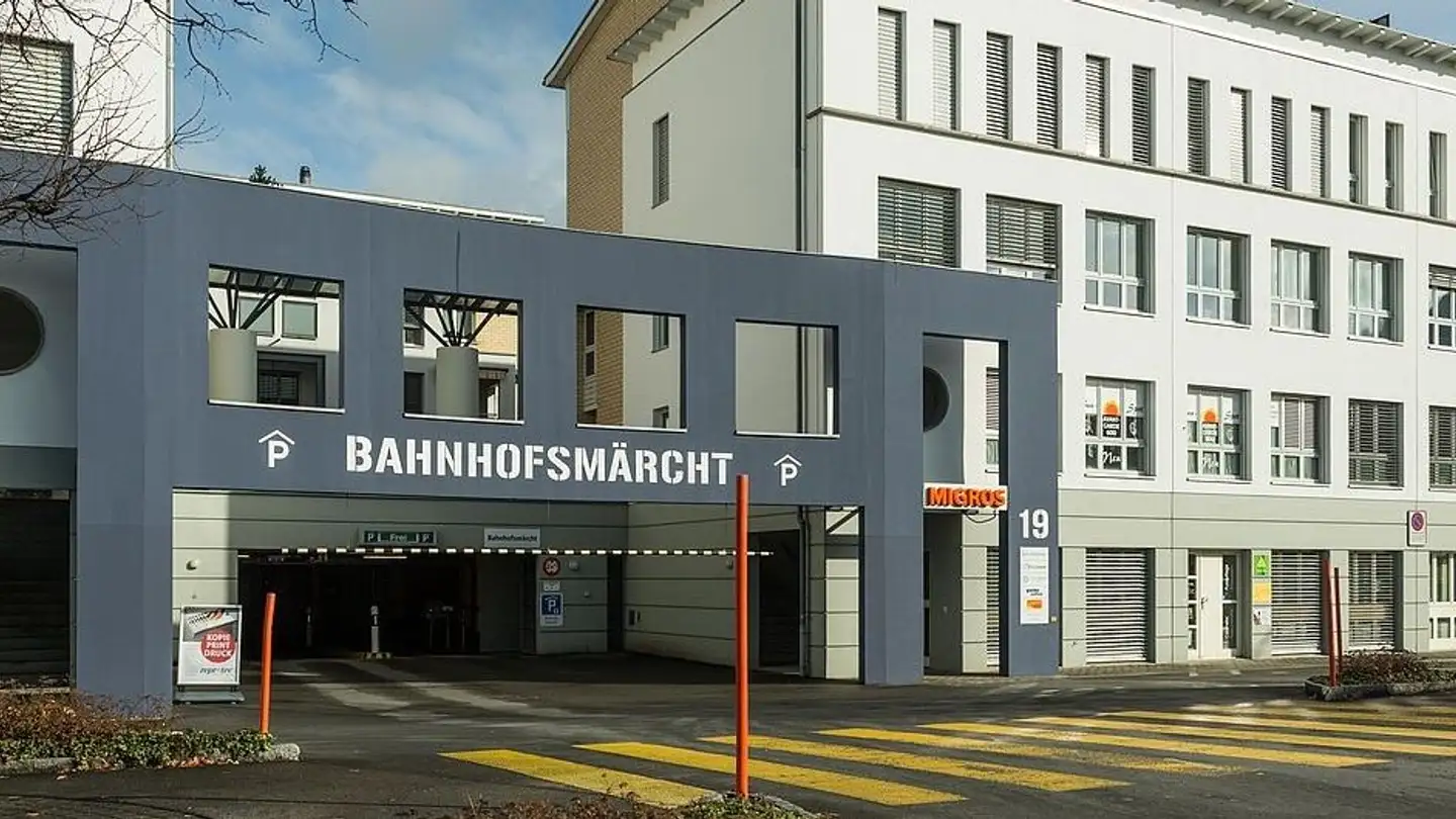 Place de parking extérieure à louer - Bahnhofplatz 17, 6440 Brunnen - Photo 2