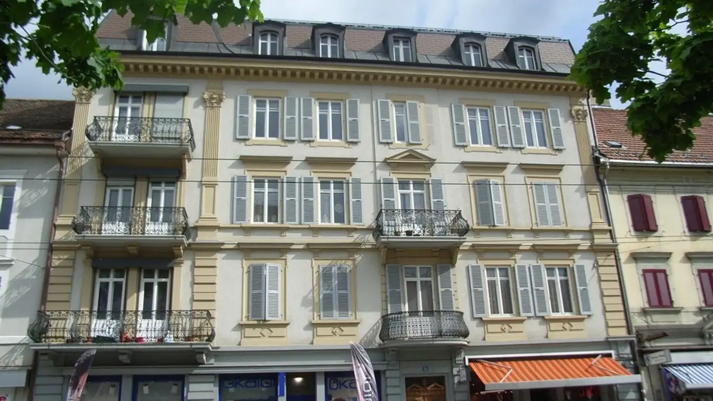 Commercial à louer - Avenue Léopold-Robert 35, 2300 La Chaux-de-Fonds