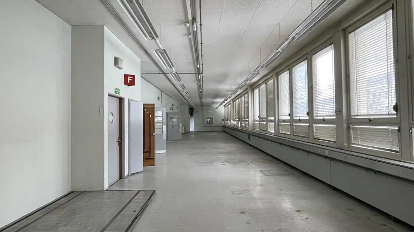 Industrieimmobilie kaufen - Rue Des Crêtets, 2300 La Chaux-de-Fonds