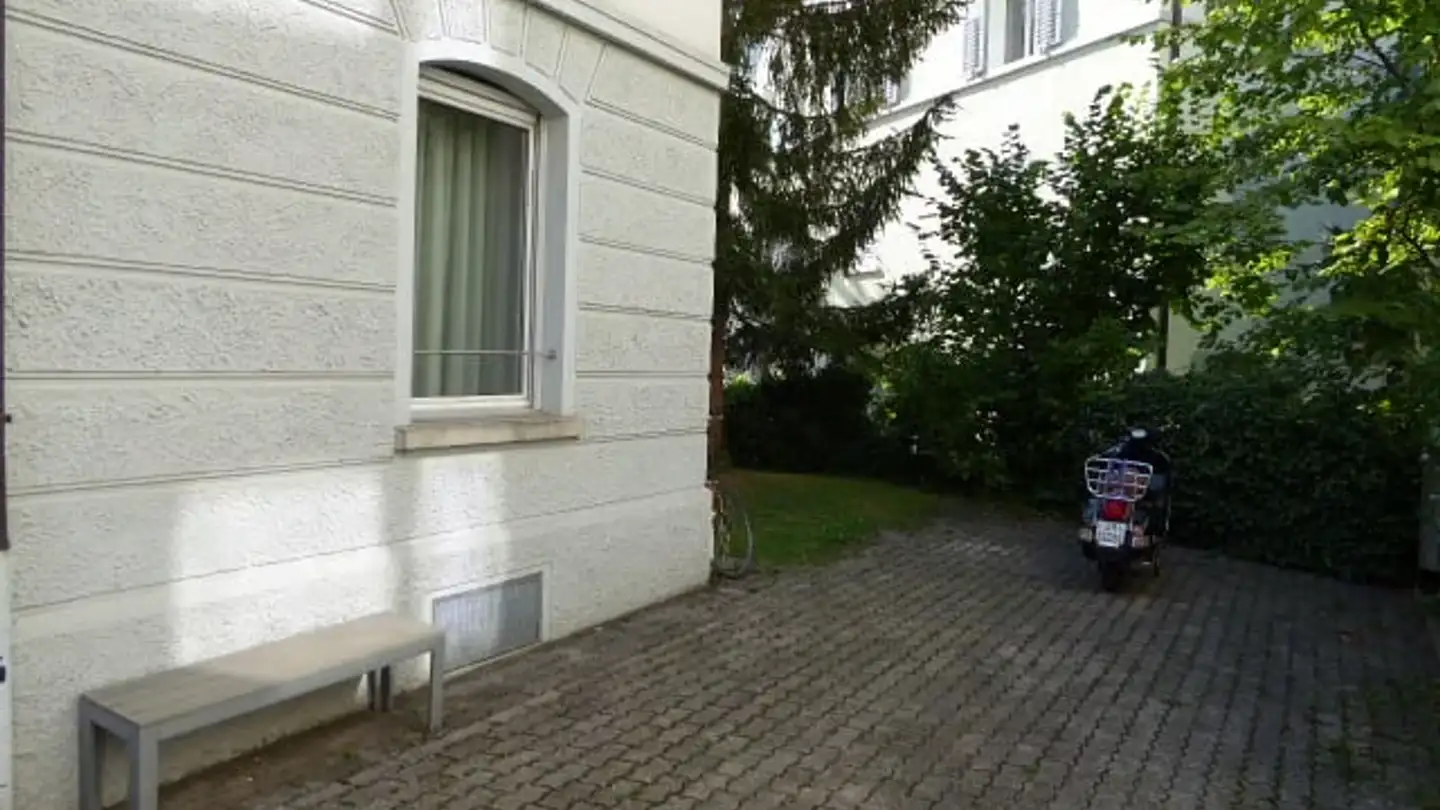 Place de parking extérieure à louer - Goetzstrasse 3, 8006 Zürich