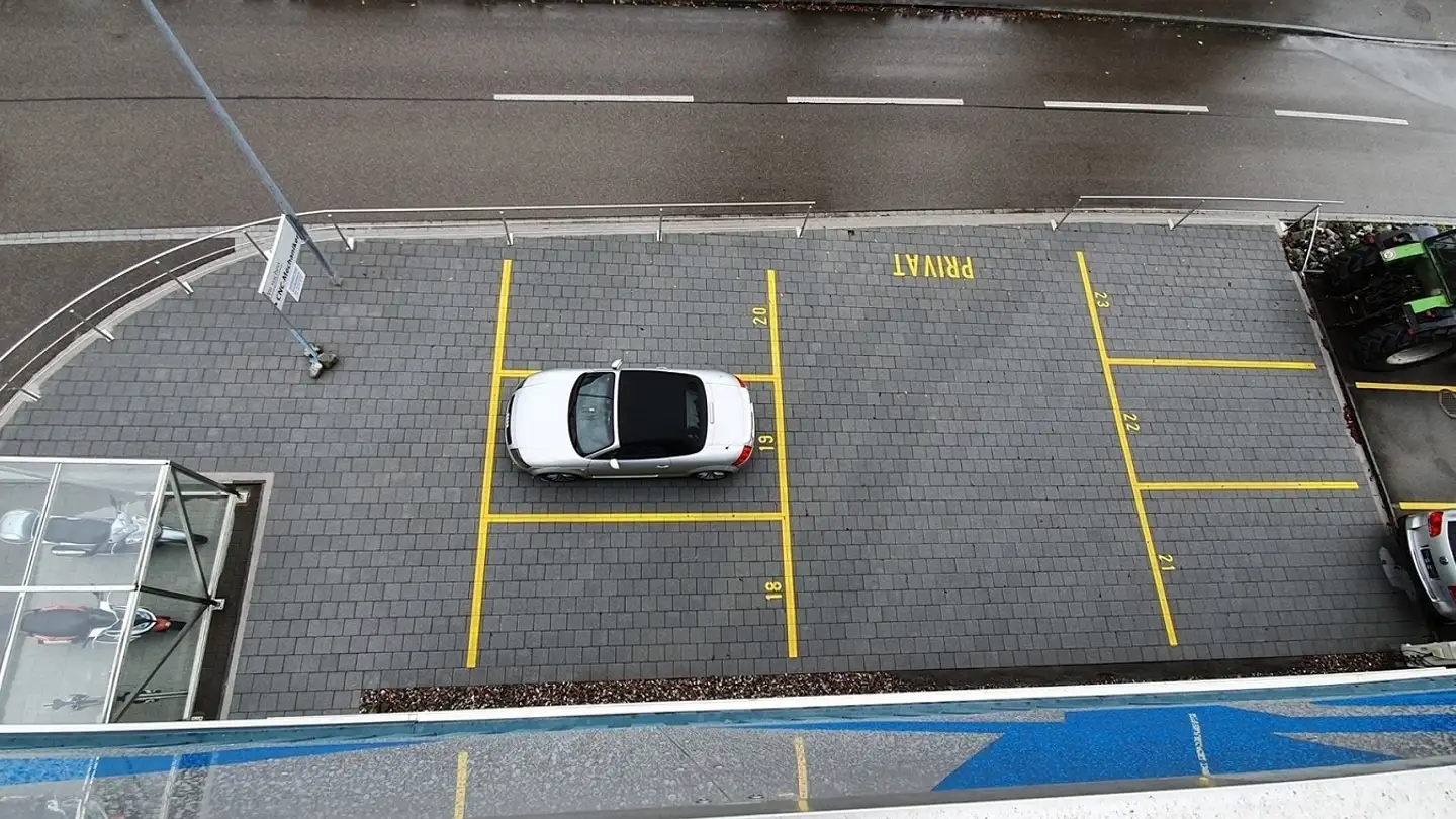 Outdoor parking space for rent - Bubikonerstrasse 39, 8635 Dürnten