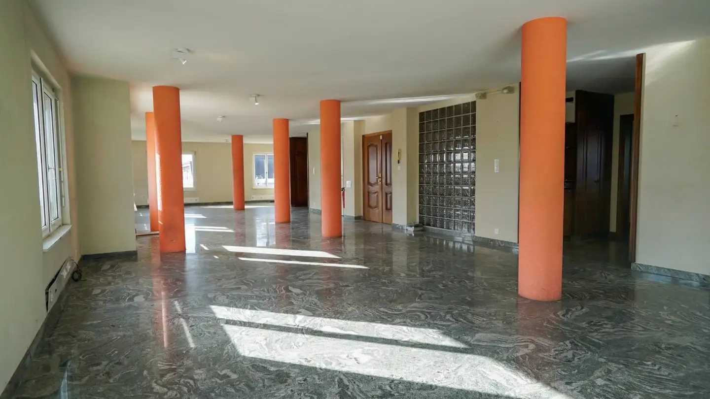 Office space for rent - 1073 Savigny