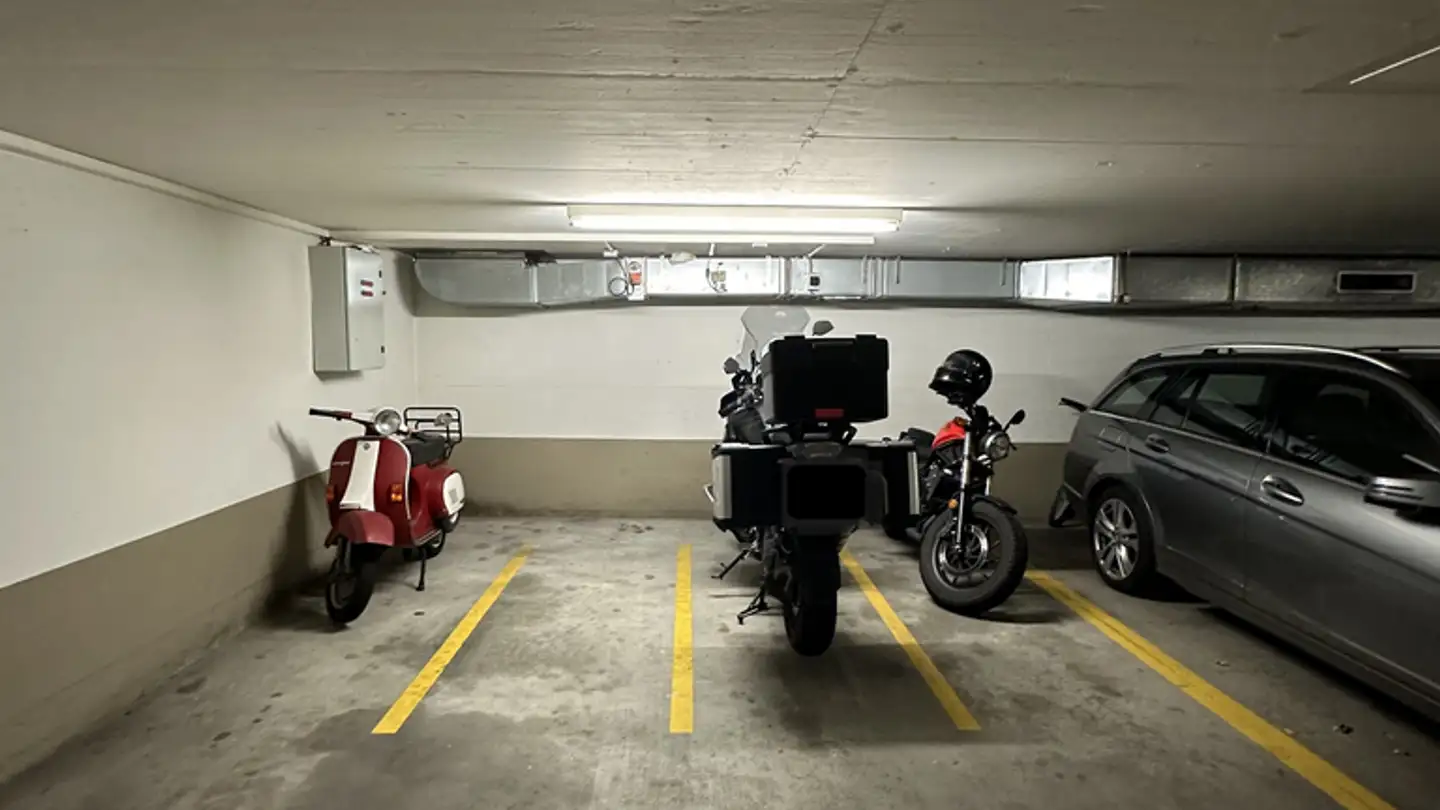 Place de parking intérieure pour moto à louer - Heinrichstrasse 121, 8005 Zürich - Photo 2