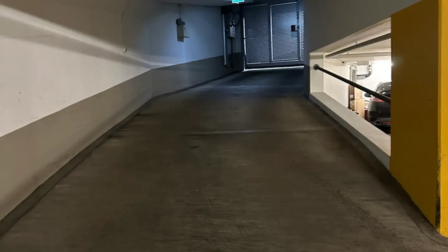 Place de parking intérieure pour moto à louer - Heinrichstrasse 121, 8005 Zürich - Photo 3