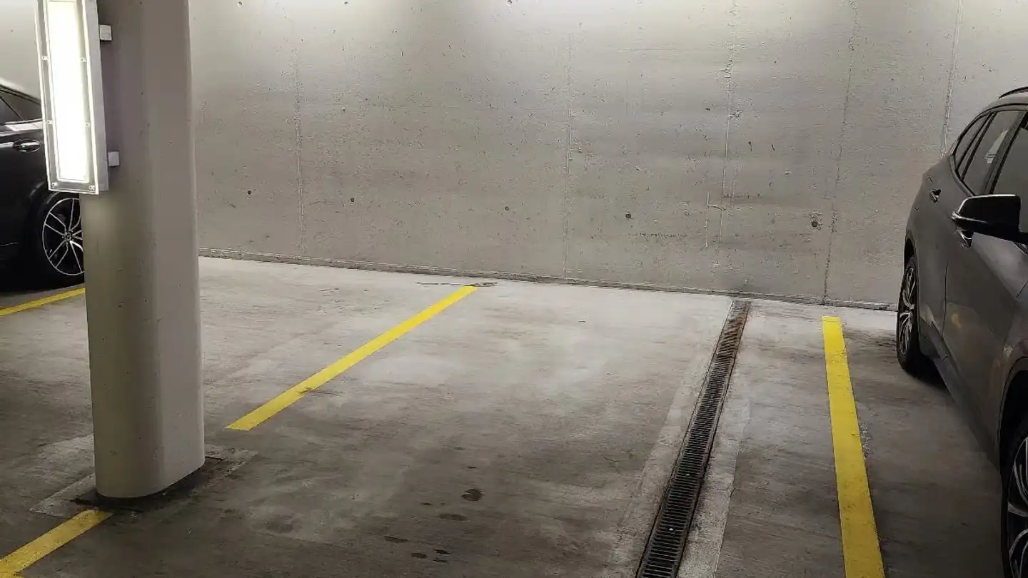 Underground parking space for rent - Zürcherstrasse 11, 8854 Siebnen
