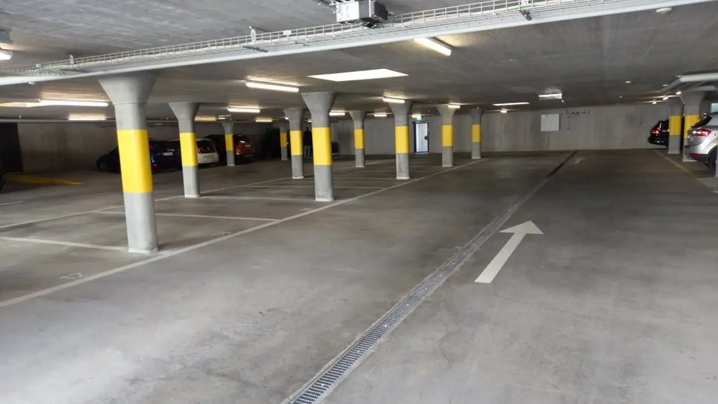 Tiefgaragenstellplatz mieten - Fährhüttenstrasse 2, 9477 Trübbach