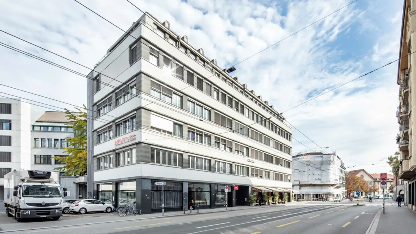 Place de parking souterraine à louer - Badenerstrasse 120, 8004 Zürich