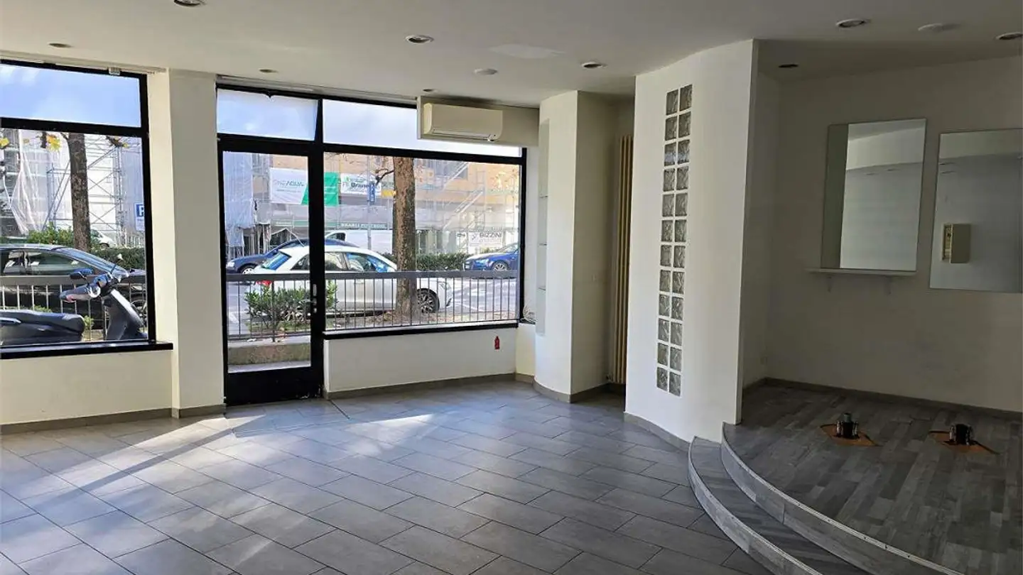 Bureau à louer - 6830 Chiasso - Photo 2