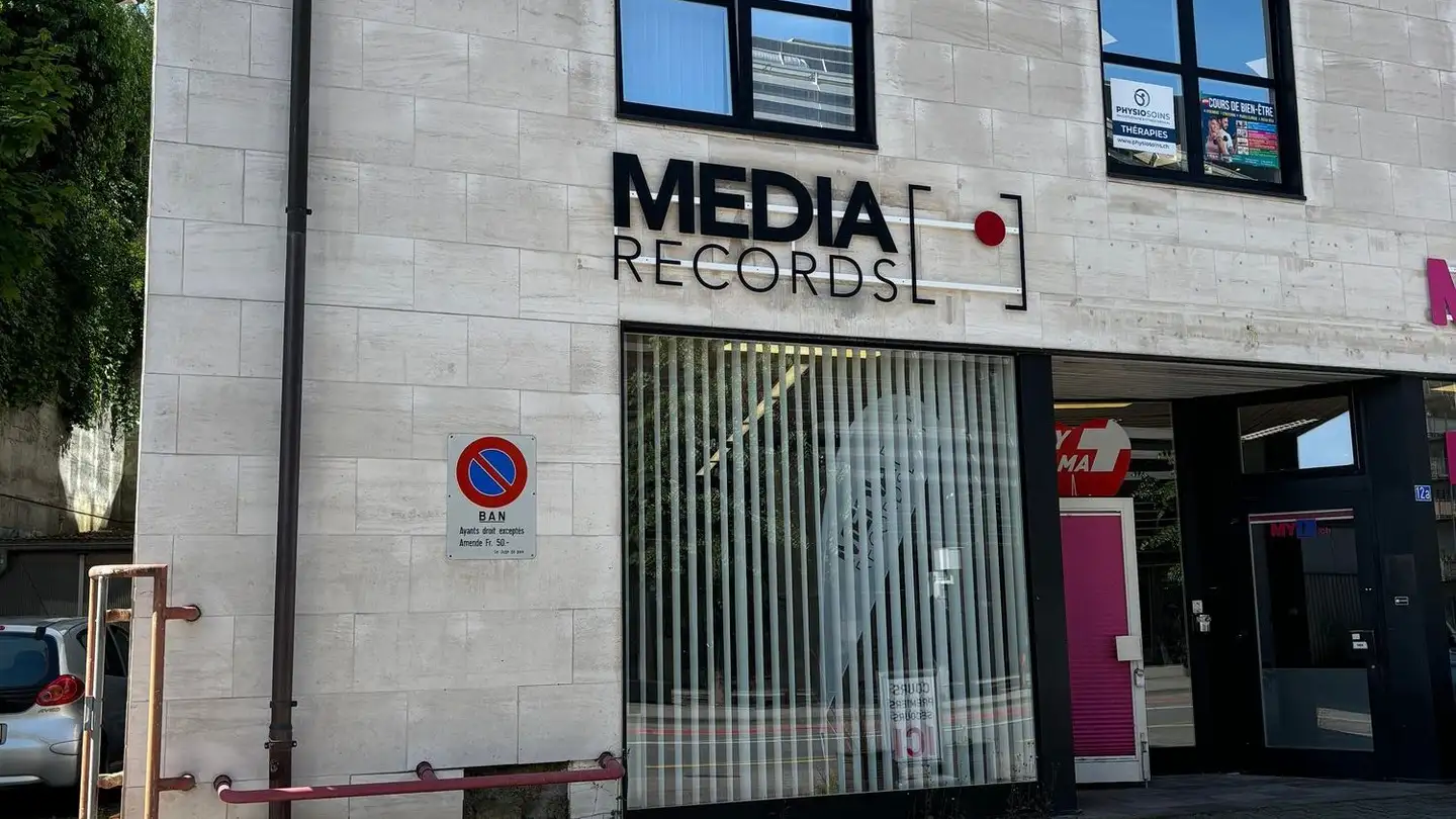 Shop for rent - Route Du Jura 12a, 1700 Fribourg