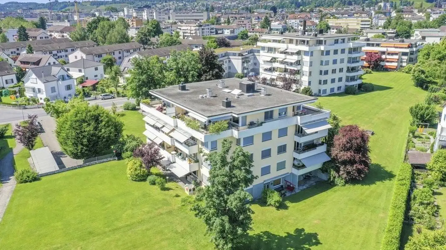Place de parking souterraine à louer - Hohlweg 1, 8645 Jona
