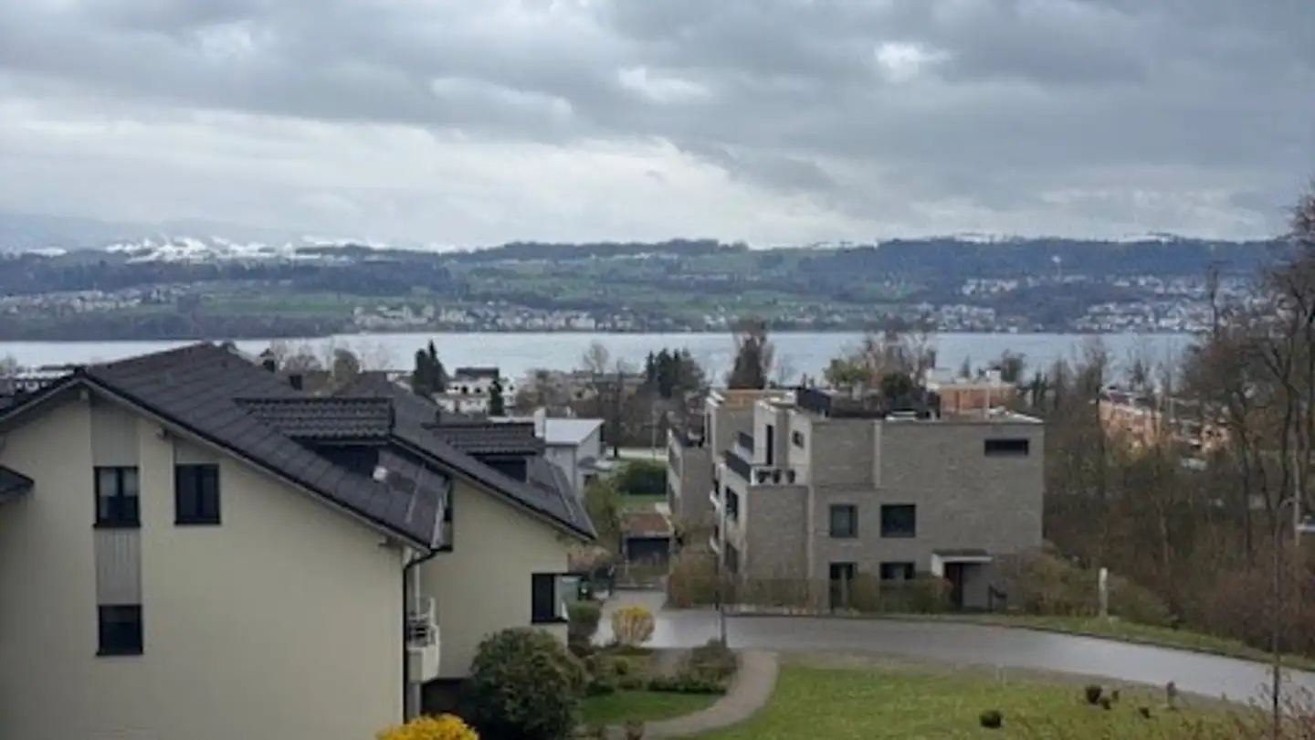 Terrassenwohnung mieten - Risiweg 17, 8706 Meilen