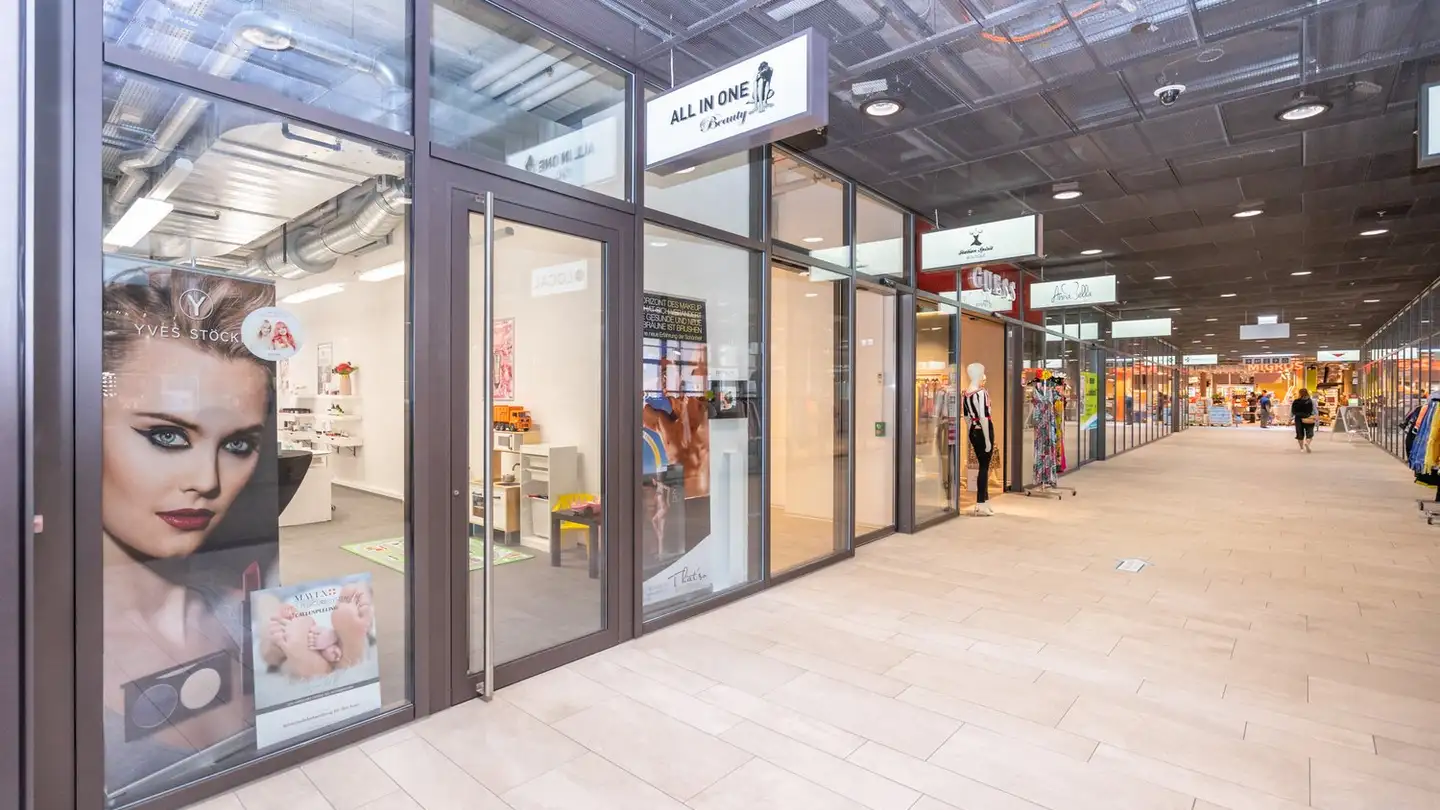 Negozio in affitto - Tramstrasse 2, 5034 Suhr