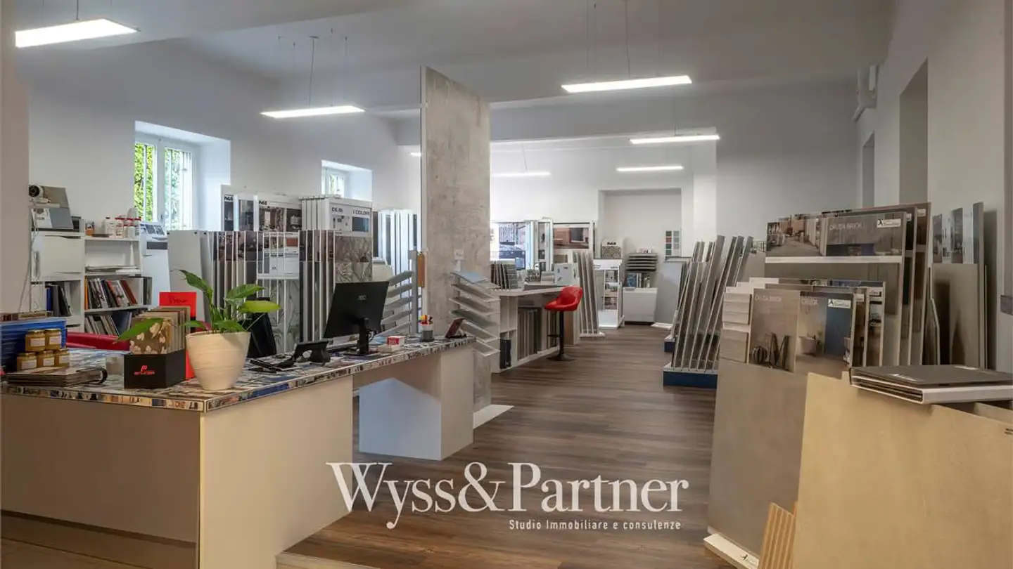 Office space for rent - 6600 Muralto - Photo 4