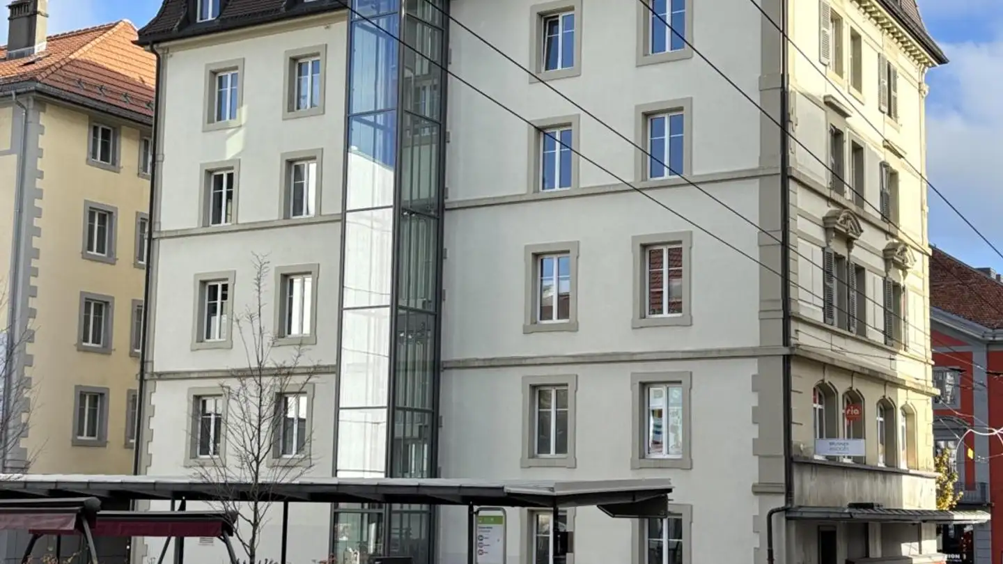 Spazio ufficio in affitto - Avenue Léopold-Robert 32, 2300 La Chaux-de-Fonds