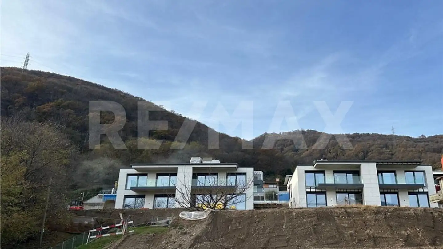 Semi-detached house for sale - 6928 Manno