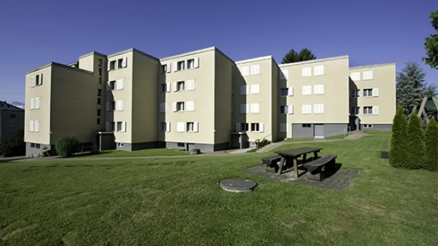Indoor motorbike parking space for rent - Pilatusstrasse 15, 6312 Steinhausen