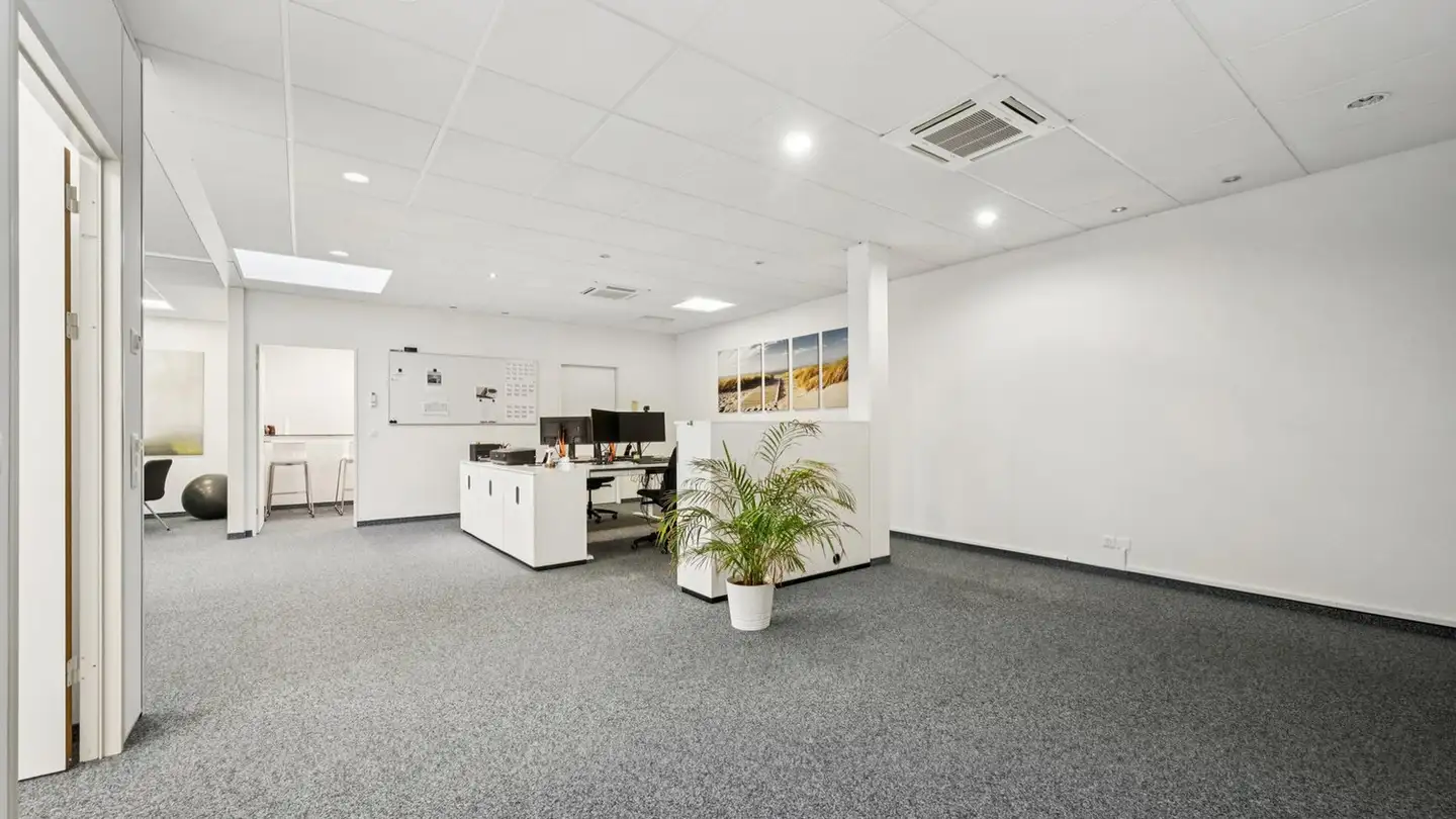 Office space for rent - Hinterbergstrasse 22, 6312 Steinhausen - Photo 2