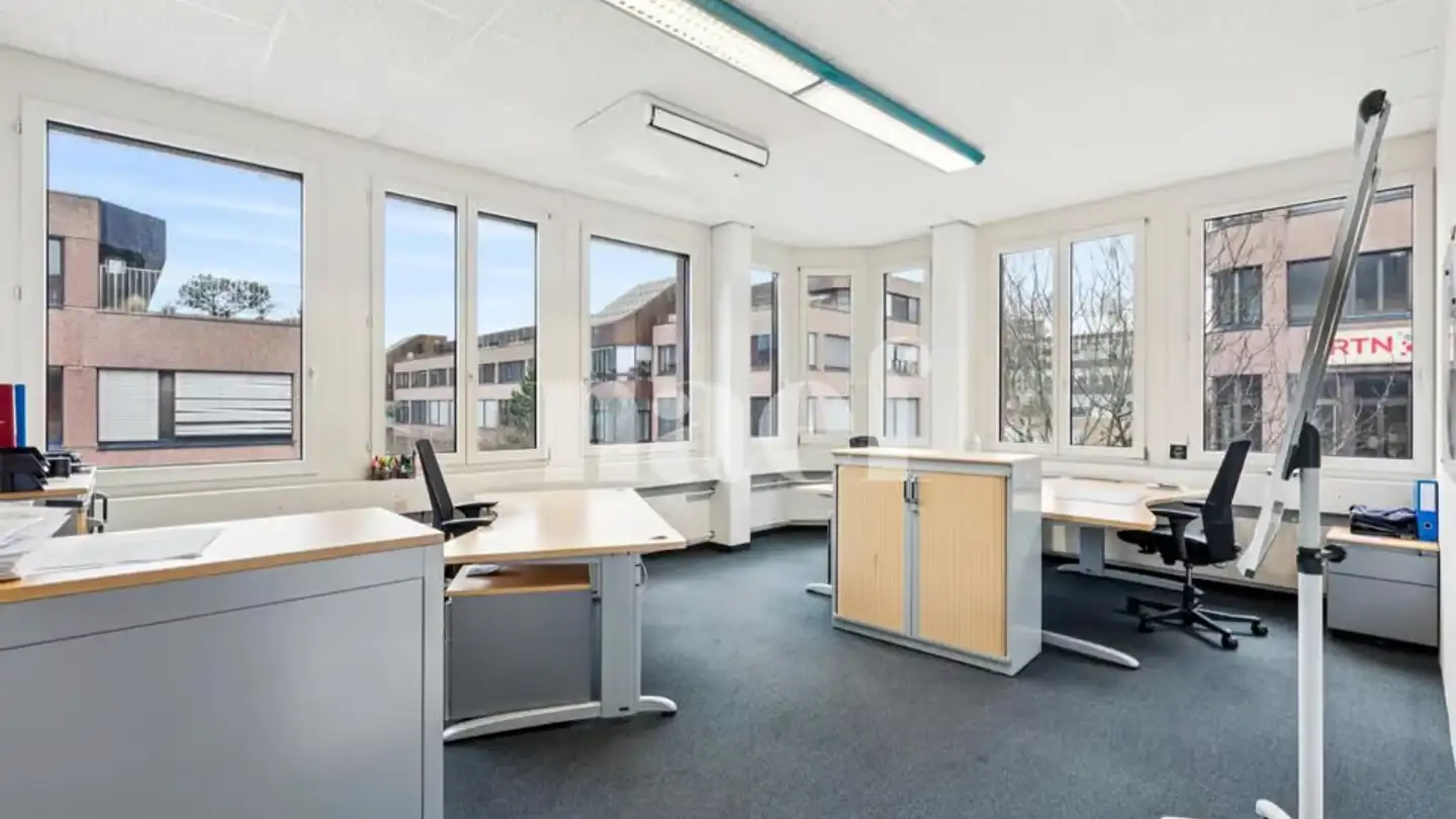 Gewerbe mieten - Avenue Des Champs-Montants 12a, 2074 Marin-Epagnier - Foto 2