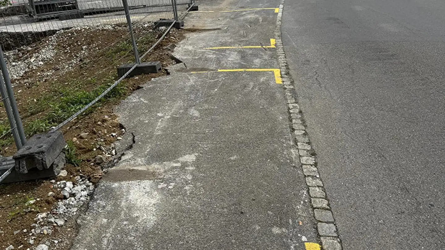 Place de parking extérieure à louer - 8864 Reichenburg