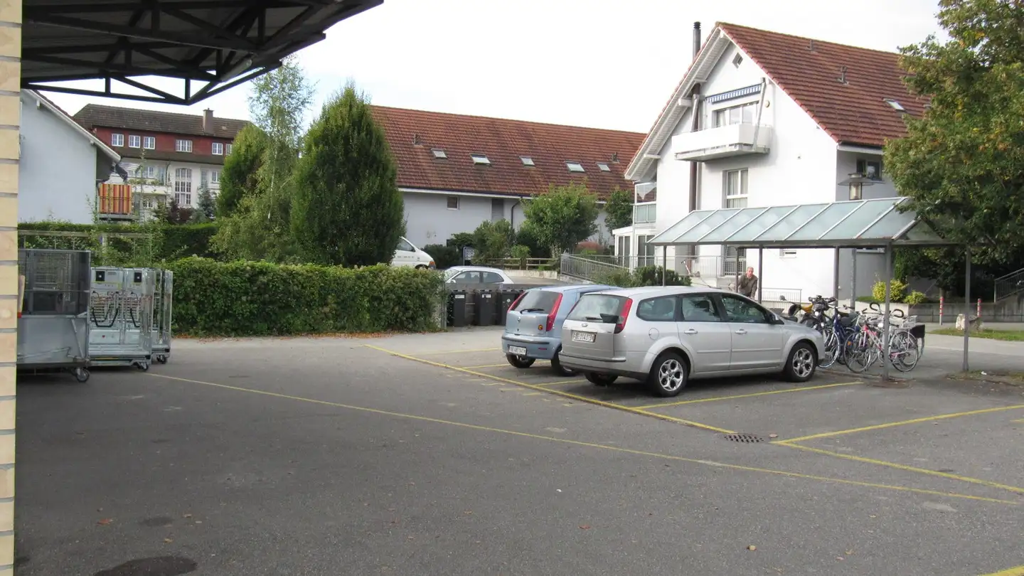 Outdoor parking space for rent - Unterdorfstrasse 7, 3427 Utzenstorf - Photo 3