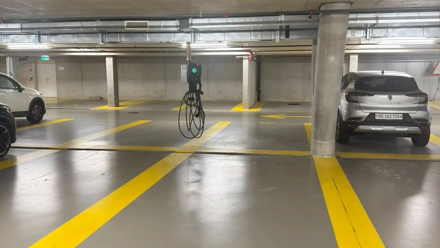 Outdoor parking space for rent - 1023 Crissier