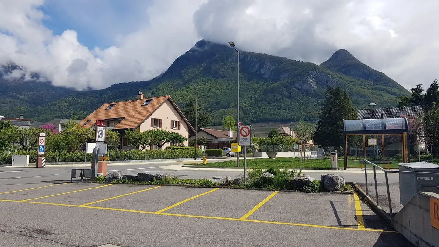 Outdoor parking space for rent - Chemin Du Châtelard 23, 1860 Aigle - Photo 2
