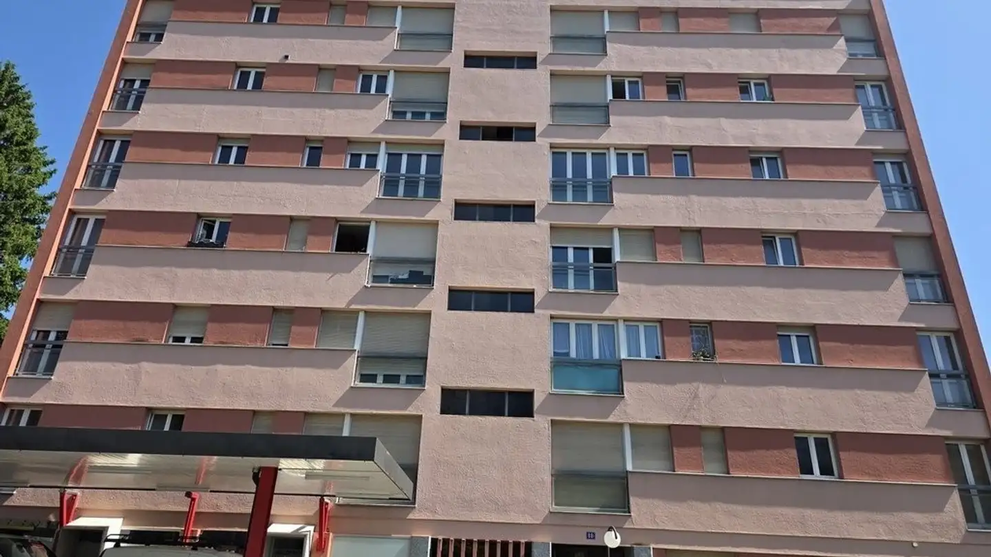 Parcheggio esterno in affitto - Rue de Biaufond 18, 2300 La Chaux-de-Fonds