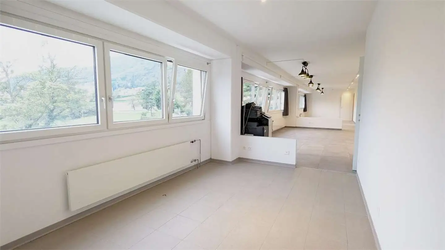 Office space for rent - 6930 Bedano