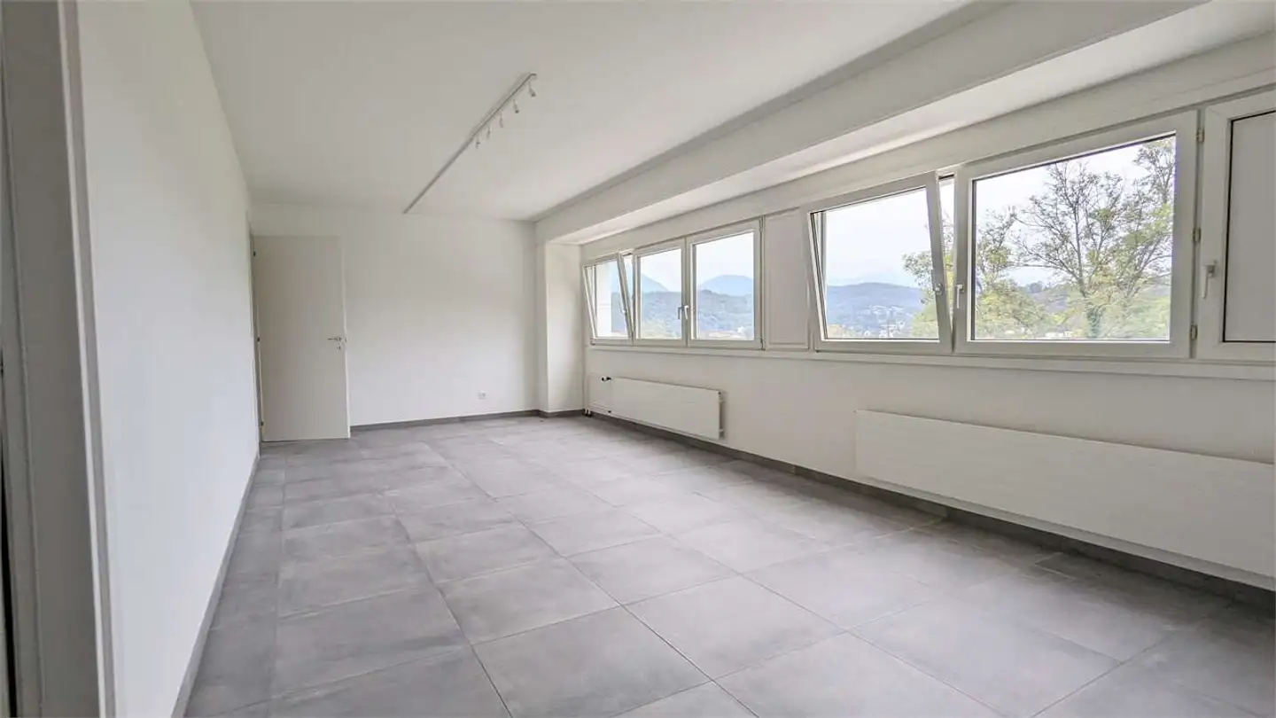 Office space for rent - 6930 Bedano - Photo 2