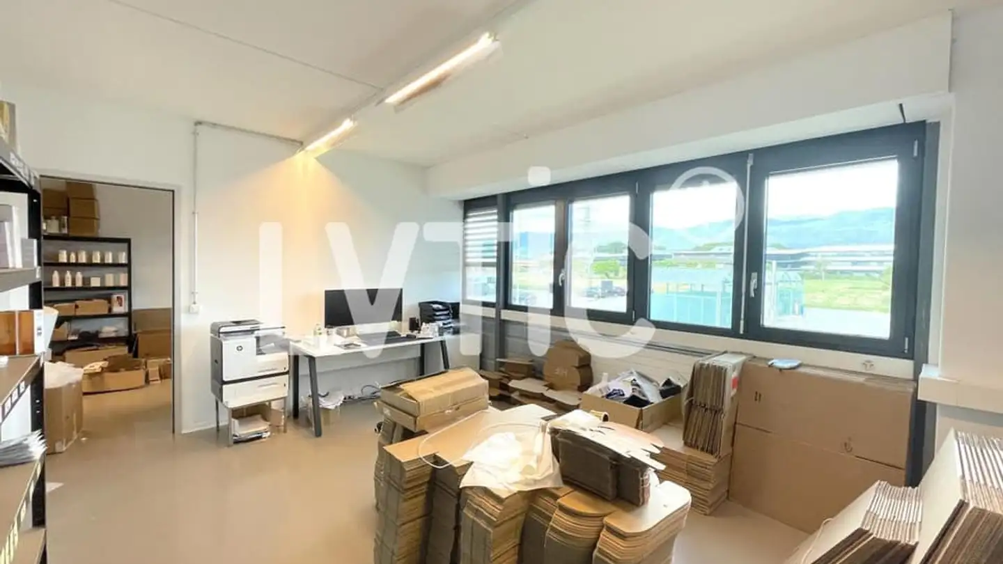Commercial à louer - 1260 Nyon