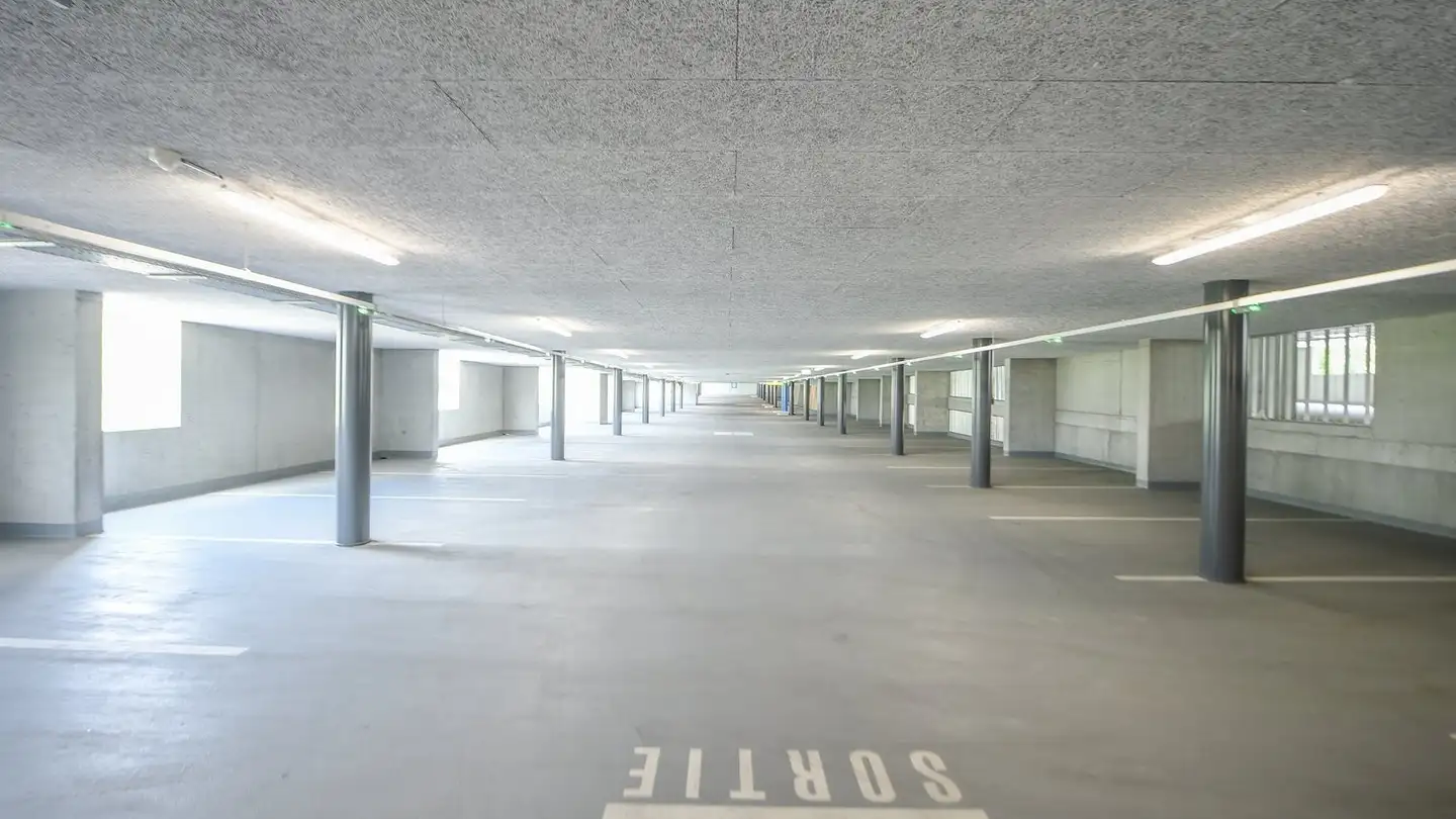 Place de parking extérieure à louer - Avenue de Tourbillon 84, 1950 Sion - Photo 2