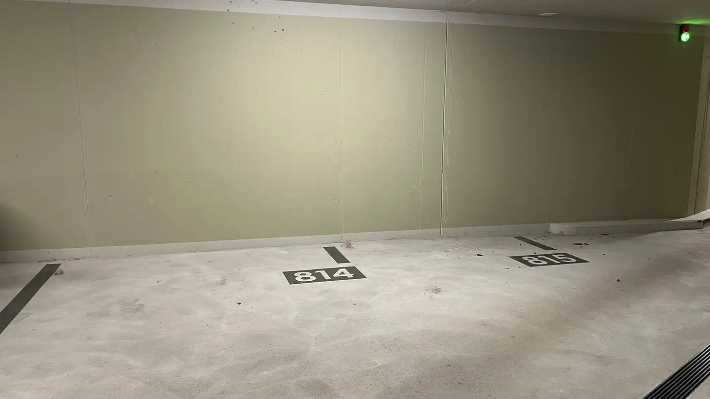 Parcheggio interno per moto in affitto - Schwerzestrasse 8, 8618 Oetwil am See - Photo 2