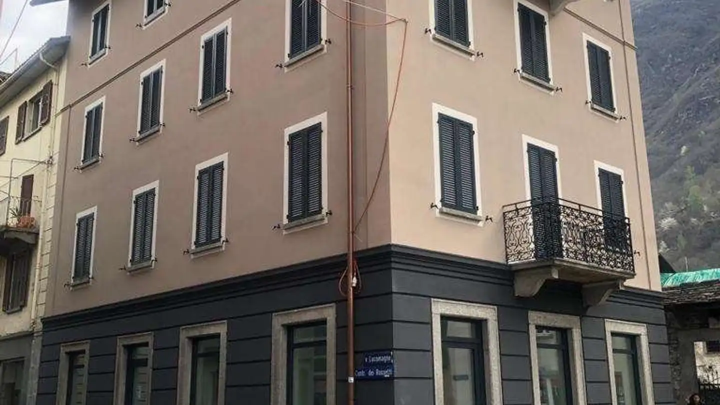 Negozio in affitto - Via Lucomagno 2, 6710 Biasca - Photo 2