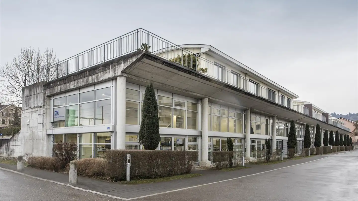Commercial à louer - Schulstrasse 147, 8105 Regensdorf