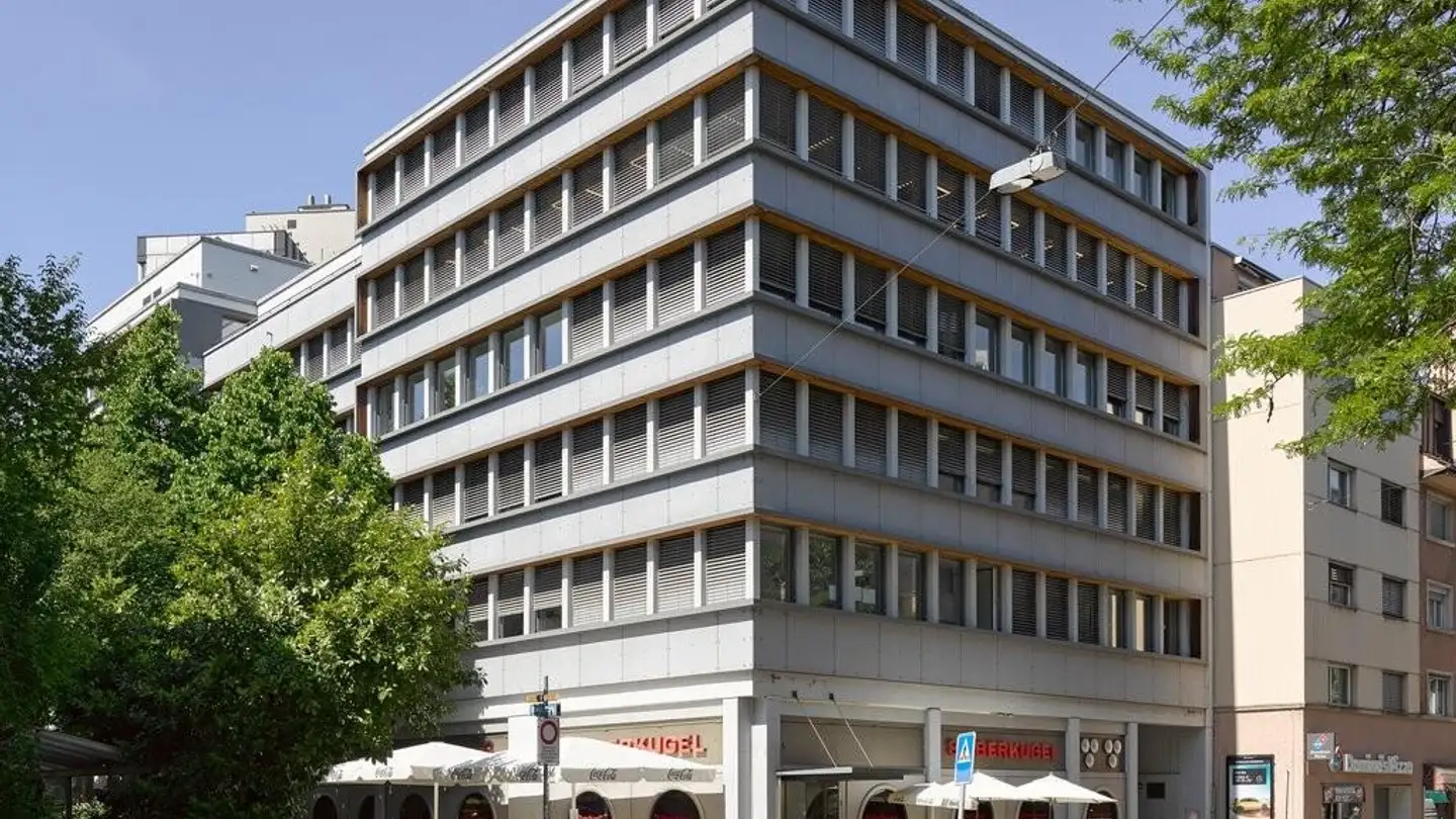Place de parking souterraine à louer - Baumackerstrasse 24, 8050 Zürich