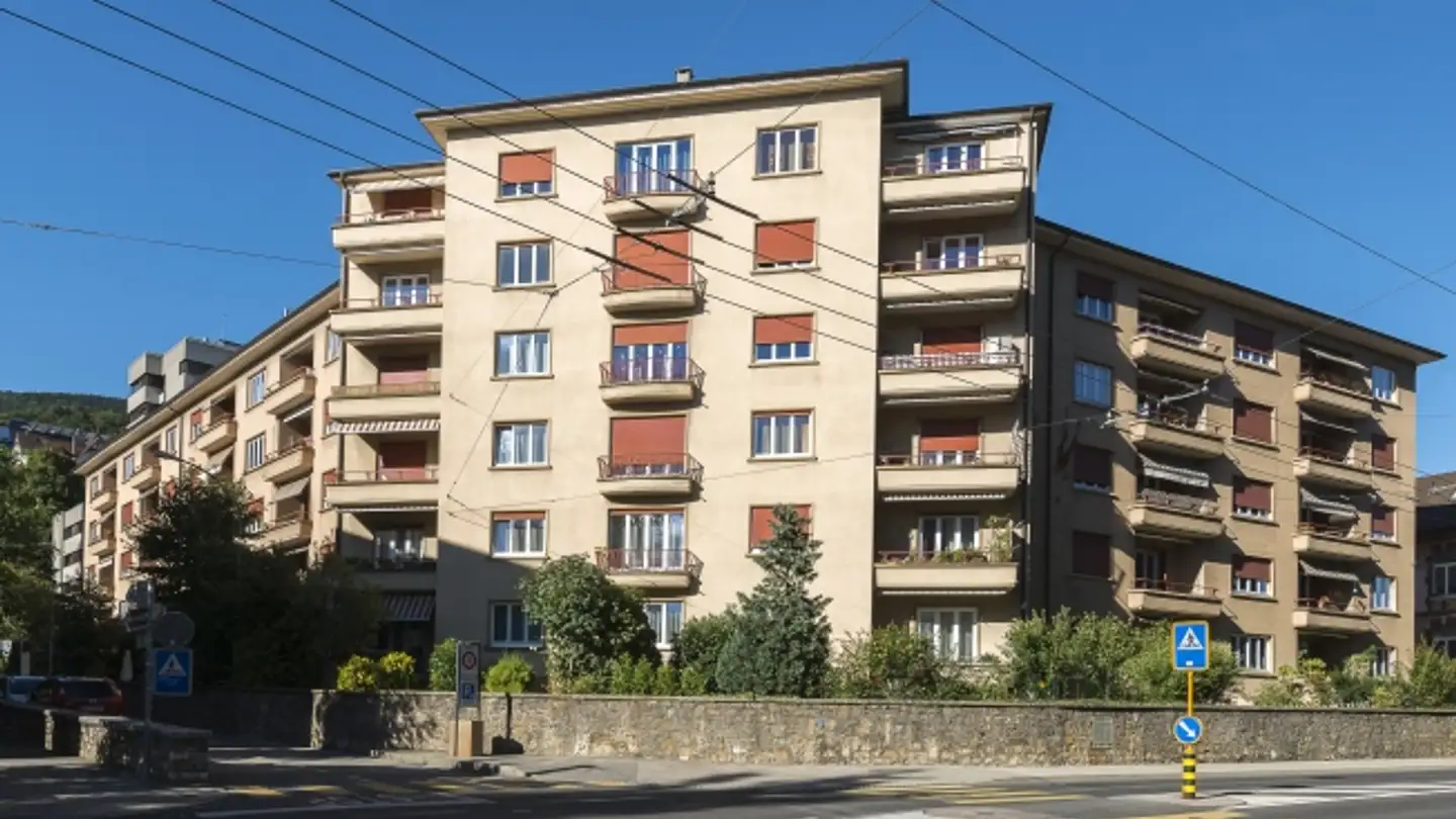 Place de parking souterraine à louer - 2000 Neuchâtel