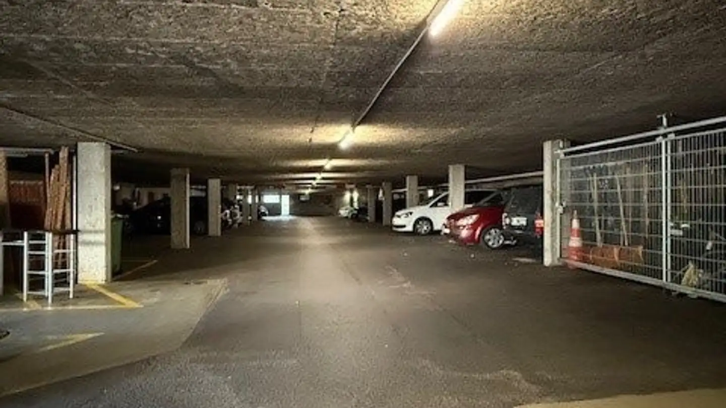 Place de parking souterraine à louer - Spühlirain 30, 3098 Schliern b. Köniz - Photo 2