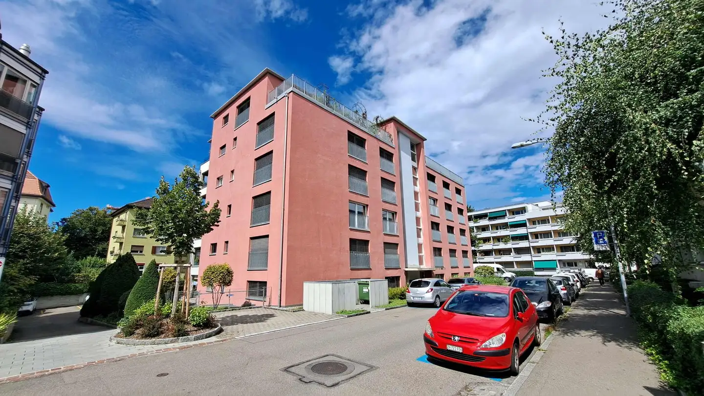 Place de parking extérieure à louer - Bristenstrasse 12, 8048 Zürich