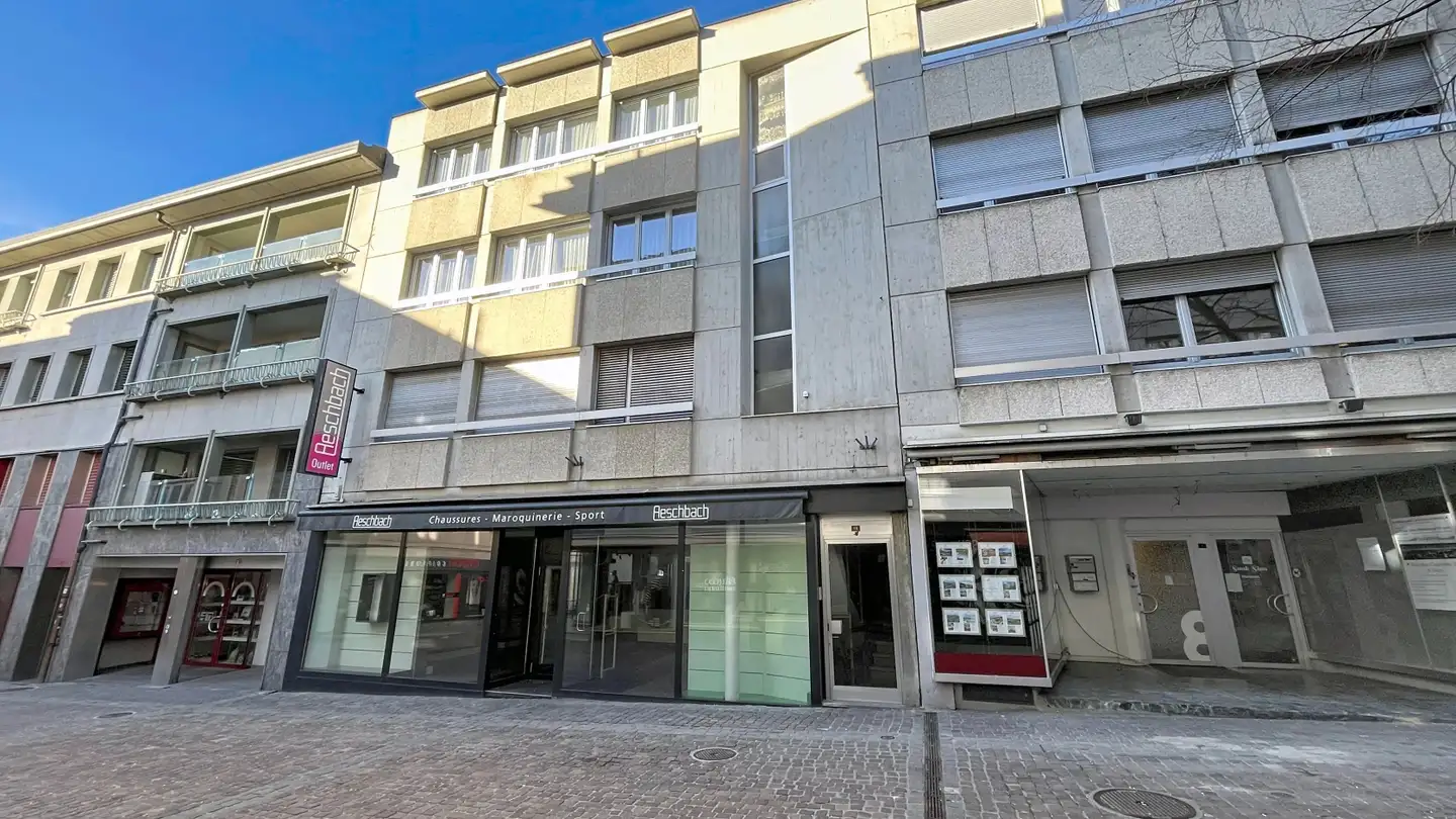 Mixed-use building for sale - 1950 Sion