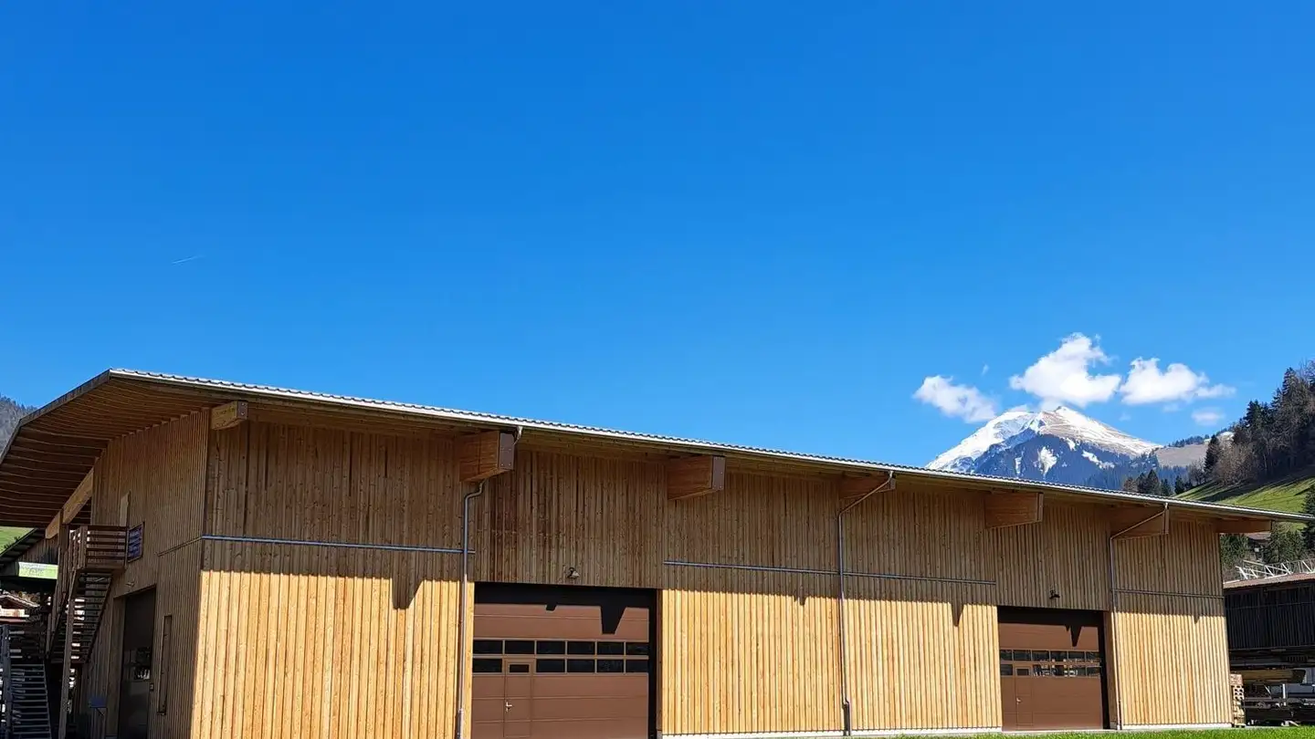 Commercial à louer - Weier 172d, 3762 Erlenbach im Simmental
