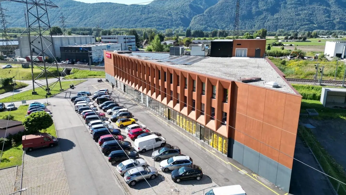 Commerciale in affitto - Via Al Pizzante 12, 6595 Riazzino