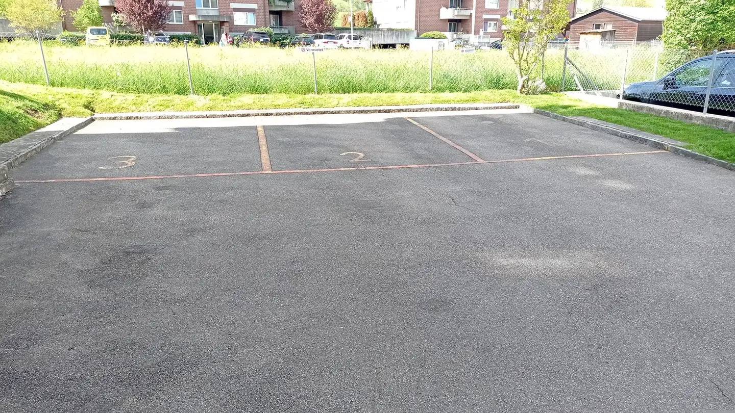 Place de parking extérieure à louer - Luzernerstrasse 22, 8903 Birmensdorf ZH