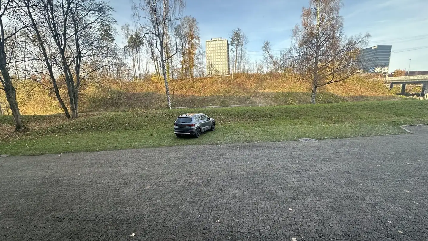 Place de parking extérieure à louer - Ueberlandstrasse 423, 8051 Zürich - Photo 4