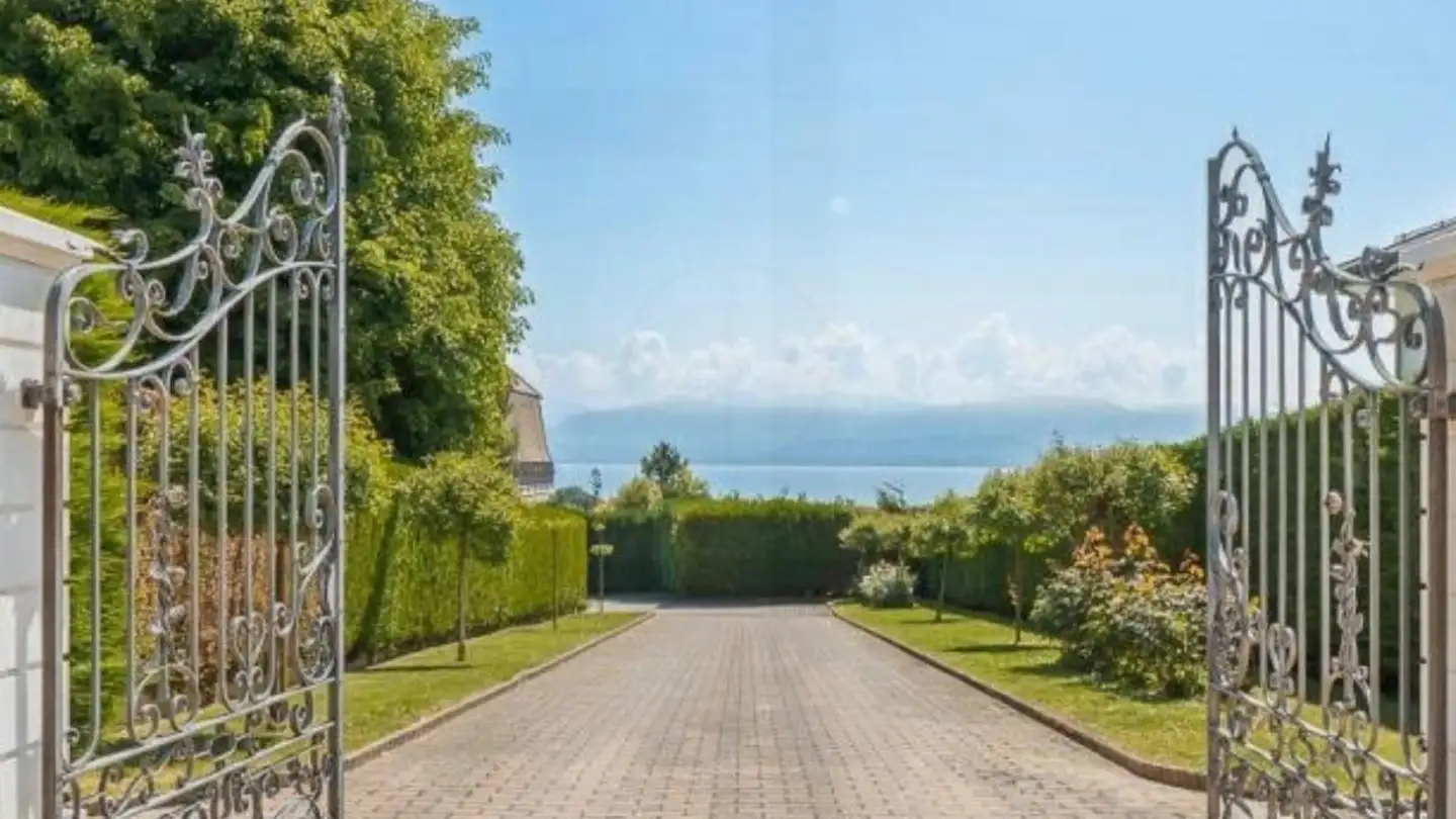 Single house for sale - 1195 Dully