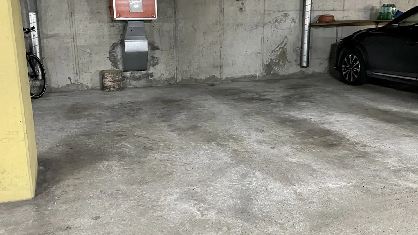 Place de parking extérieure à louer - 8303 Bassersdorf