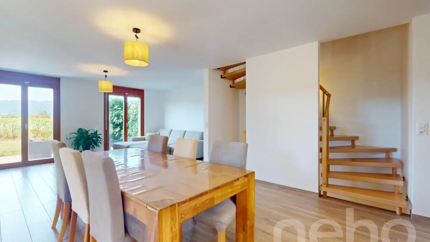 Stepped house for sale - 1284 Chancy