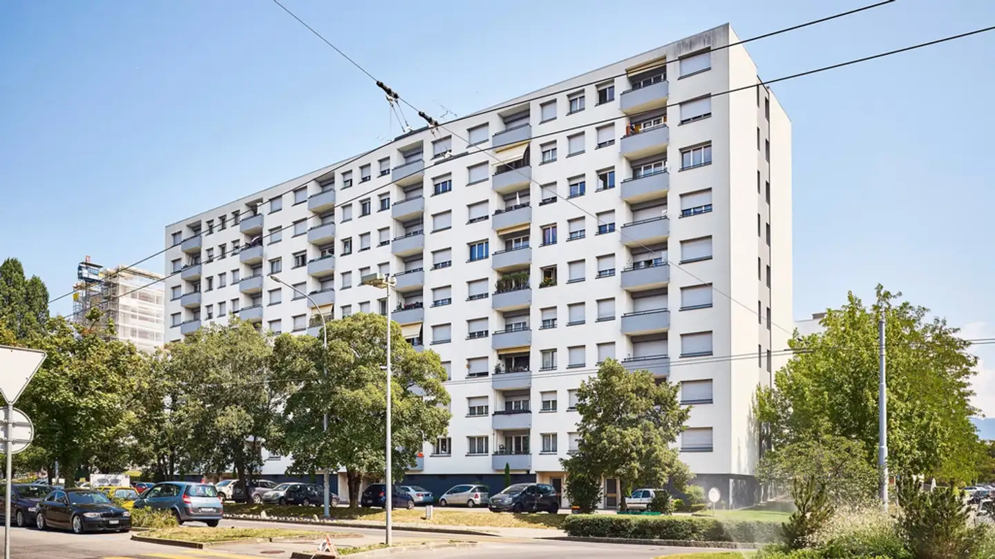 Place de parking extérieure à louer - Avenue Des Grandes-Communes 23, 1213 Onex