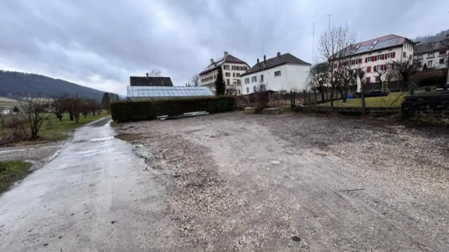 Parcheggio esterno in affitto - 2105 Travers