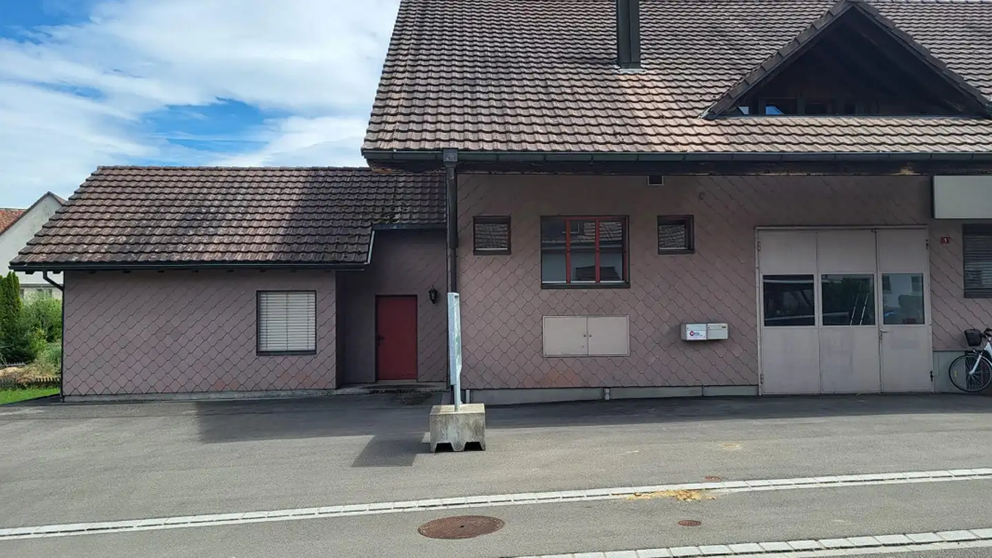 Mixed-use building for rent - 8254 Basadingen